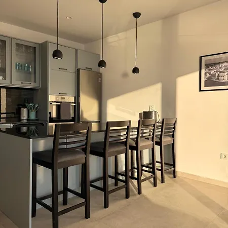Leo Sea View Apartment