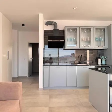 Leo Sea View Apartment