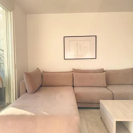 Apartment Leo Sea View Sarande
