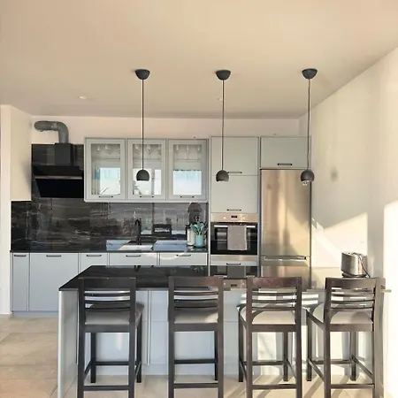 Leo Sea View Apartment
